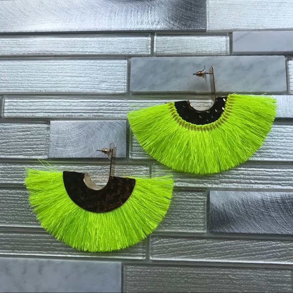 FAN-tastic Neon Yellow Earrings - Picture 1 of 1